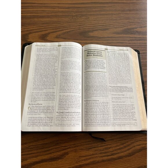 The Maxwell Leadership black bonded leather King James Version Bible - Picture 6 of 8